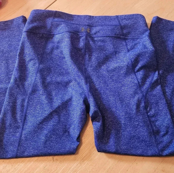 Under Armour 7/8 fitted workout capris medium - Picture 5 of 8